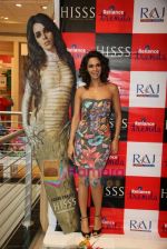 Mallika Sherawat promotes film Hiss in Reliance Trends, Bandra on 8th Oct 2010 (10).JPG
